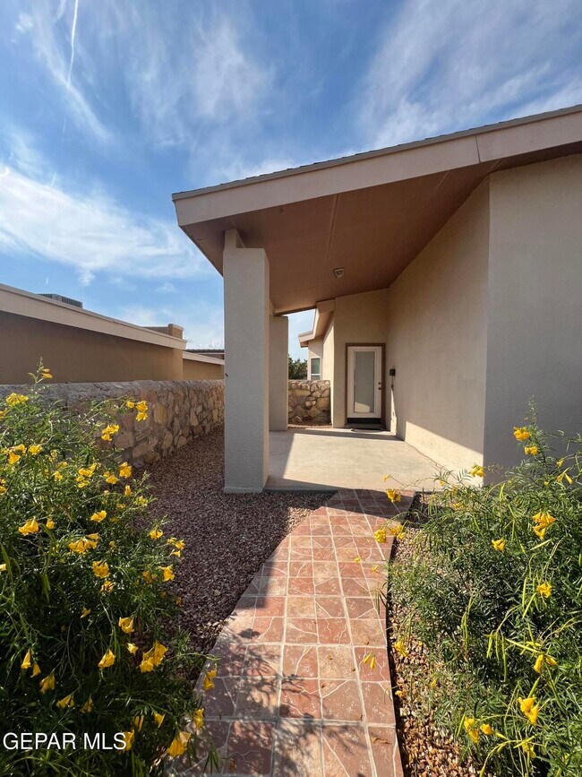 Building Photo - 6700 Hermoso Del Sol Dr