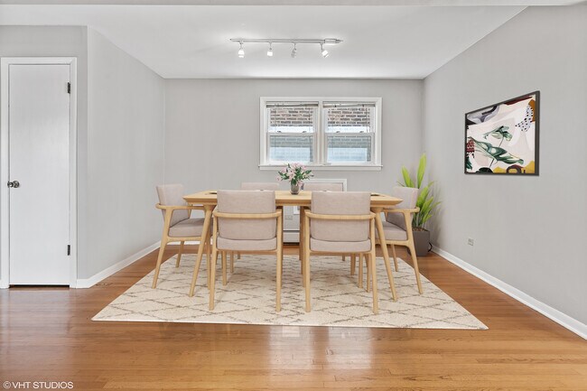 Building Photo - 4912 W Berteau Ave