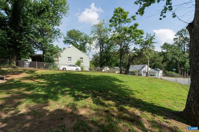 Building Photo - 122 Westerly Ave