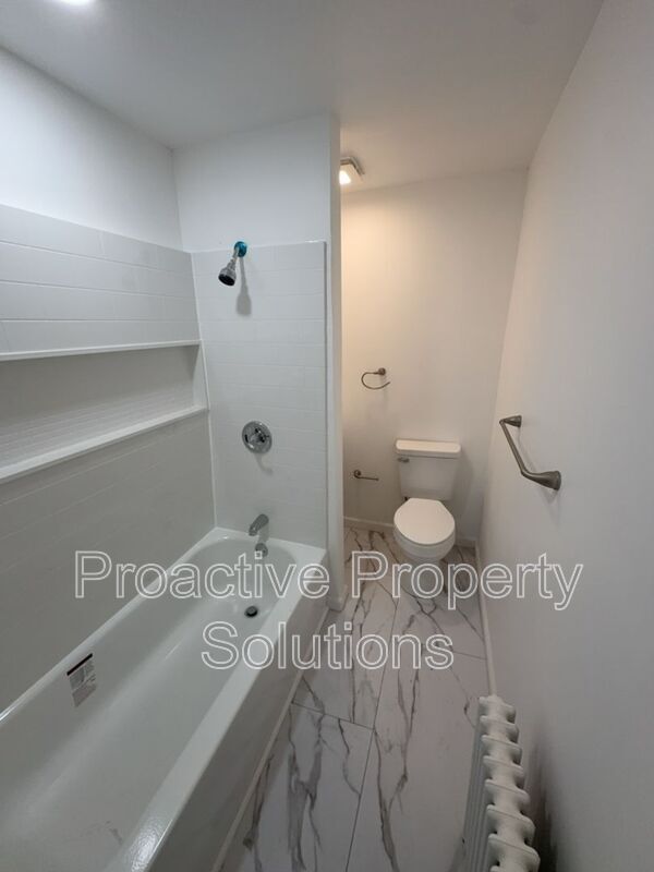 Building Photo - 718-720 Archbald St
