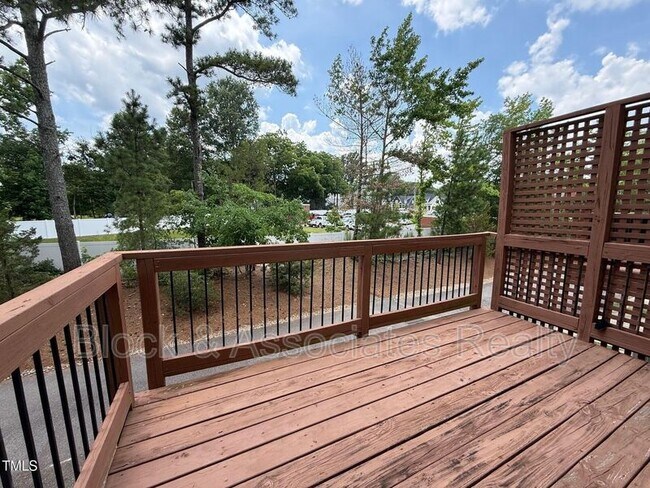 Building Photo - 545 Old Mill Village Dr