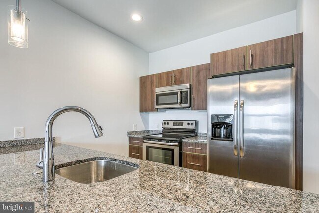 Building Photo - 4800 Brown St