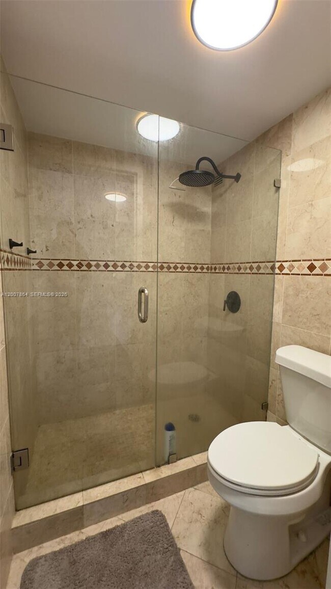 Building Photo - 9225 Collins Ave