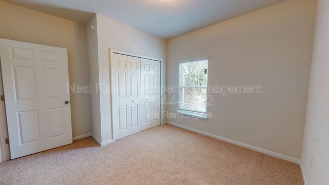 Building Photo - 8201 Green Parrot Rd