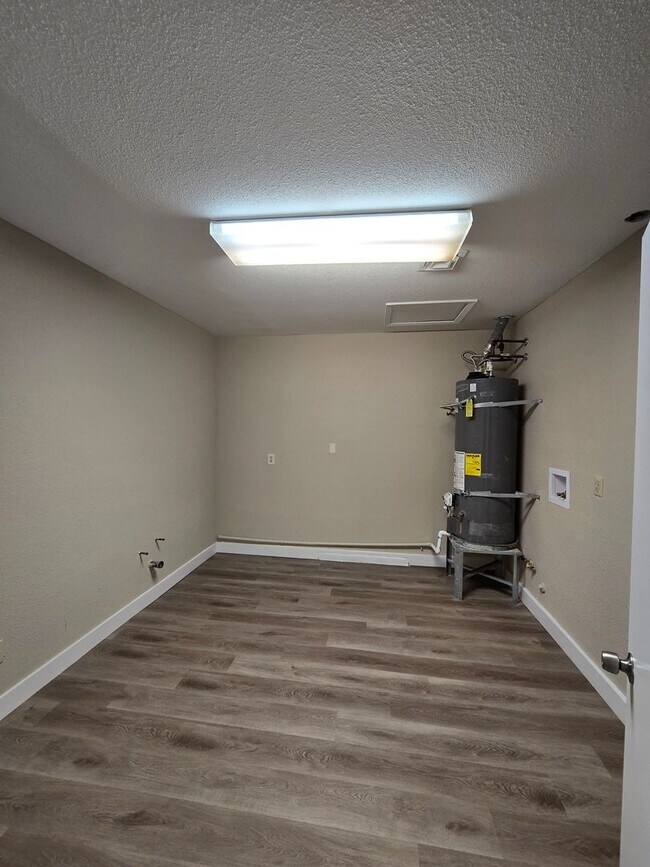 Building Photo - A Fabulous 4 Bedroom Single Story Home in East Las Vegas