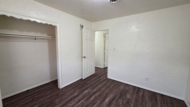 Building Photo - 4309 Woodedge Dr