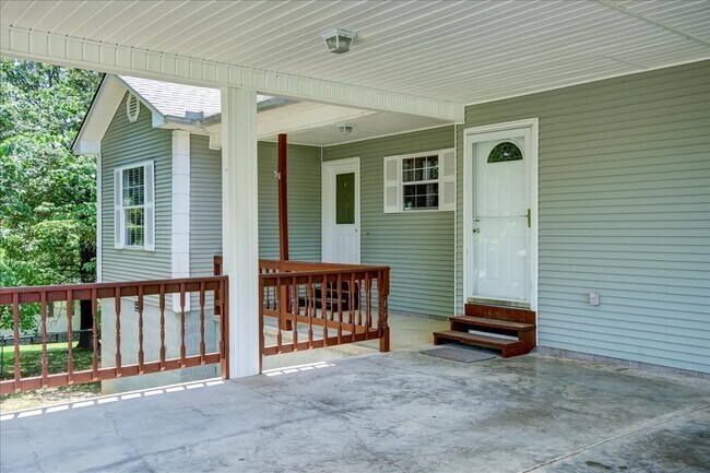 Building Photo - 328 Cain Rd