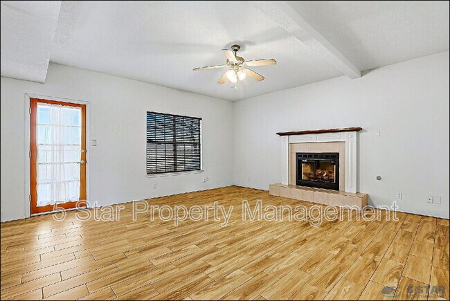 Building Photo - 3140 Tierra Agave Dr