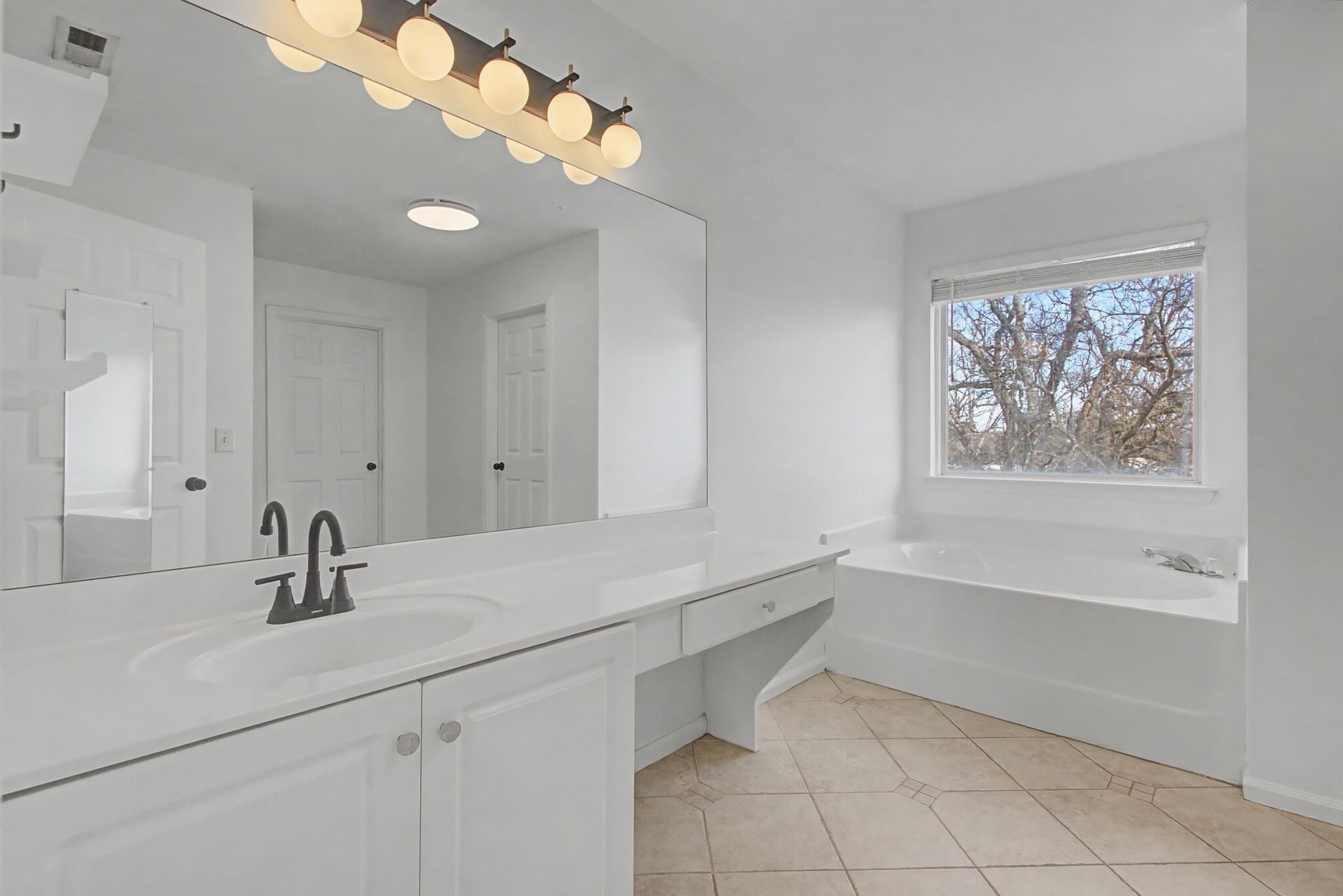 Building Photo - 2932 Burtonwood Dr