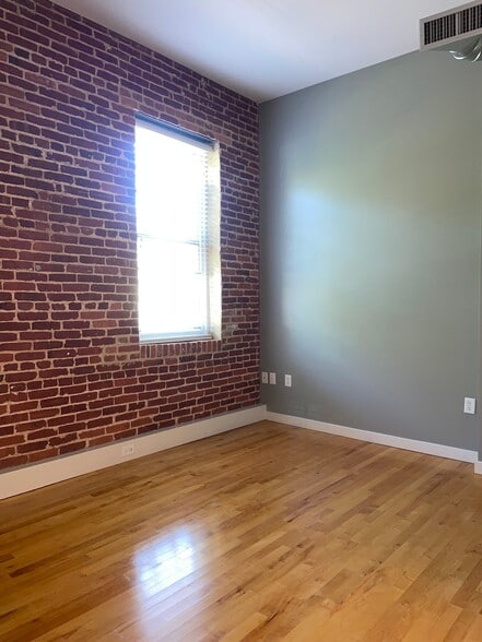 Building Photo - 425 N Prince St
