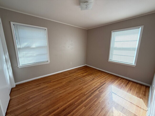 Building Photo - UPGRADED Great Location Large Yard 3 bedroom, FENCED YARD