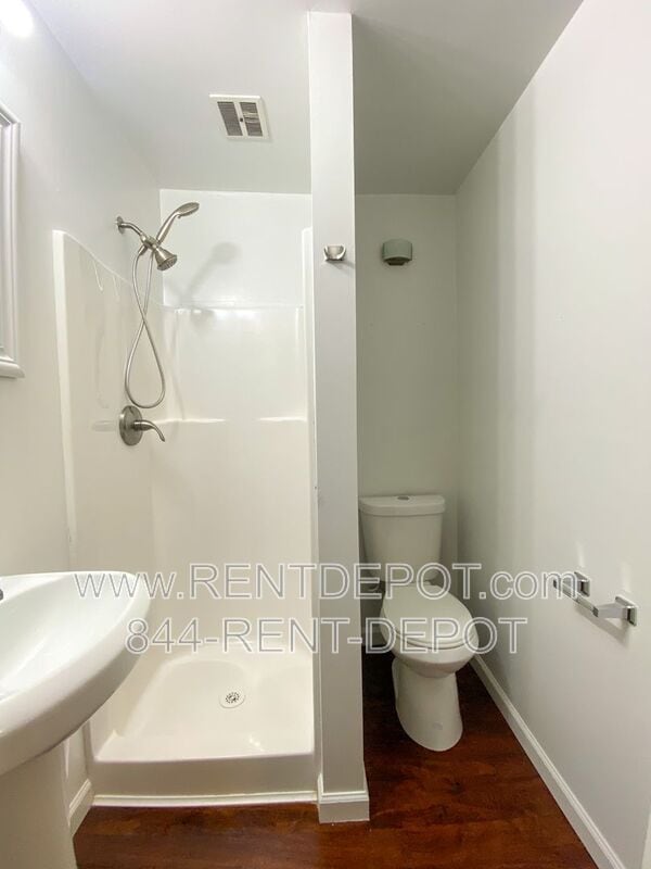 Building Photo - 2035 Hicks Dr