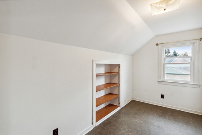 Building Photo - 629 St Clair Ave