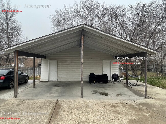 Building Photo - Walton Duplex