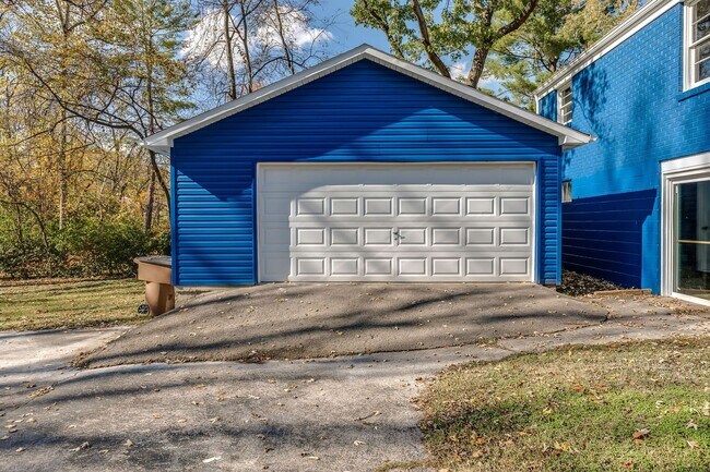 Building Photo - 4 Bedroom Glencliff Home With Garage