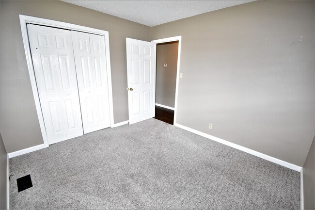 Building Photo - 3 Bedroom Pet Friendly Home For Rent!