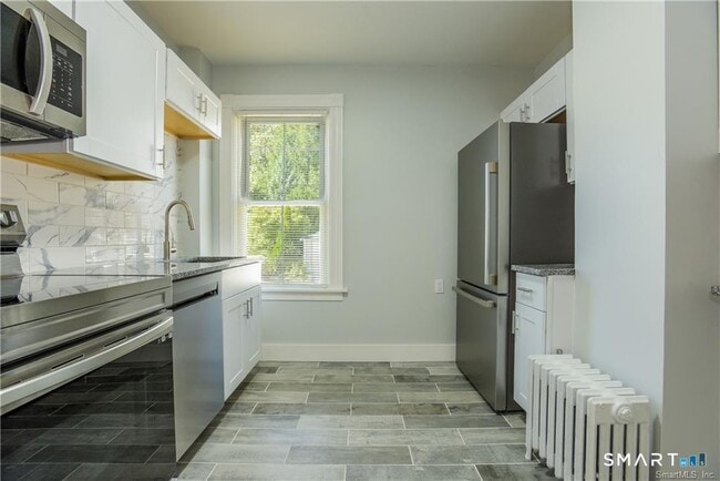 Building Photo - 21 Bayview Ave