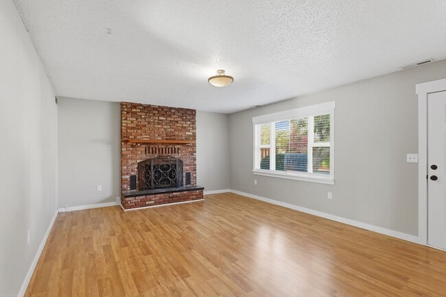 Building Photo - Charming Silverton Home Near Downtown