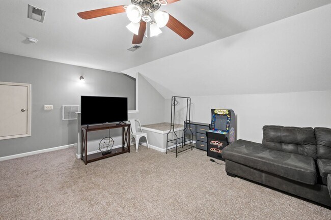 Building Photo - Fully Furnished | Bonus Room | Fenced Yard |No Backyard Neighbors!