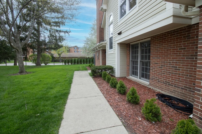 Building Photo - 1843 W White Oak St