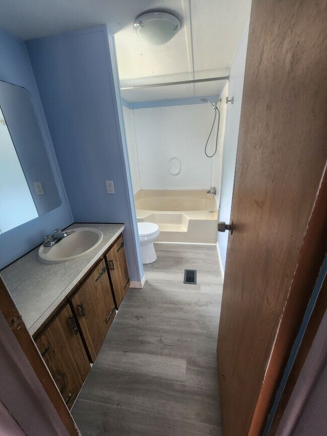 Building Photo - 3 Bedroom, 2 Bathroom Rental NOW Available!
