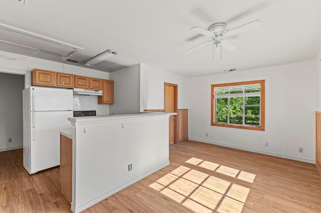 Building Photo - 108 Austin St