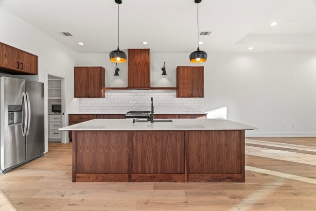 Building Photo - 3802 Commerce St