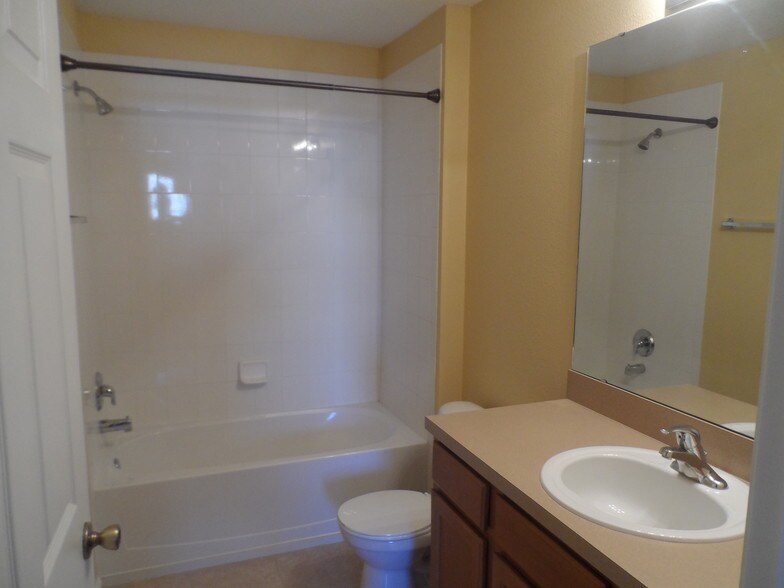 Bath - 575 Oakleaf Plantation Pky