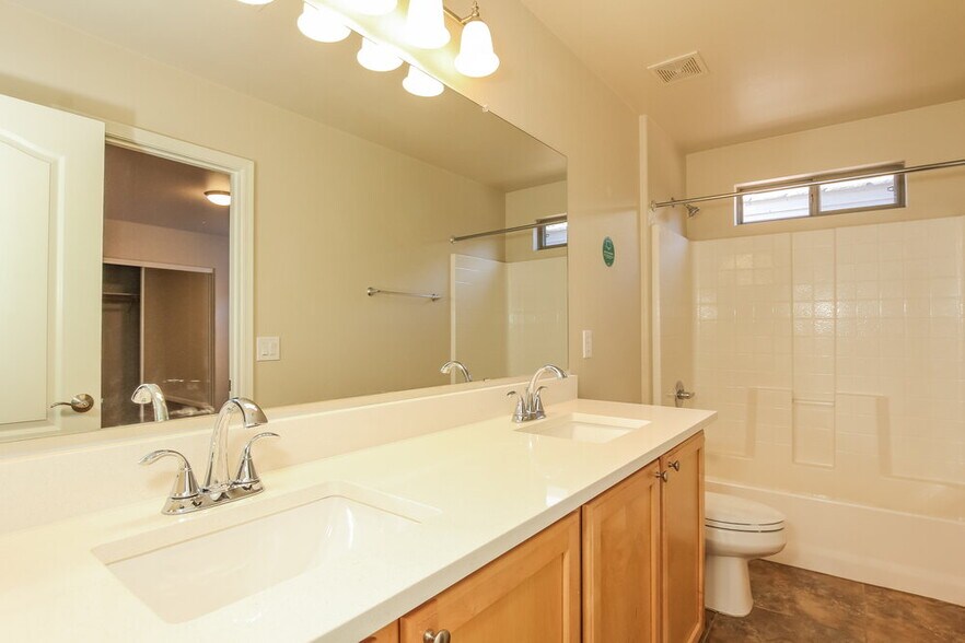Building Photo - 4361 E Selena Dr