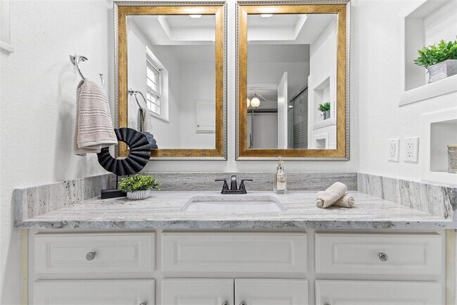 Building Photo - 4000 14th Way NE