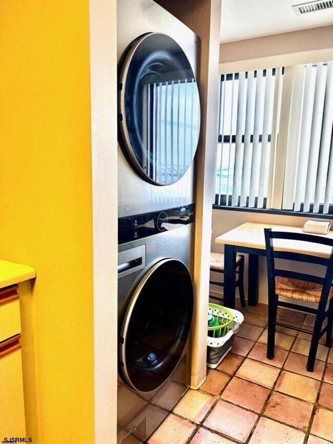 Building Photo - 3101 Boardwalk