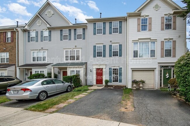 Building Photo - 45425 Clarkes Crossing Square