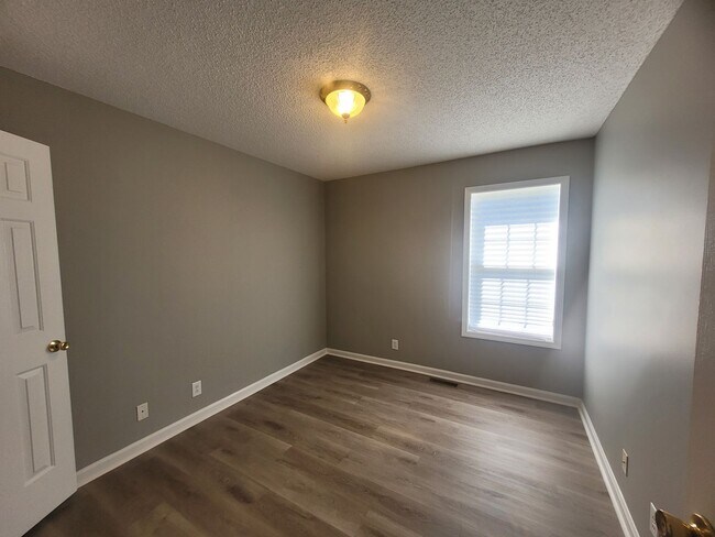 Building Photo - $1550 - 3 Beds 2 Bath Charming Ranch Home