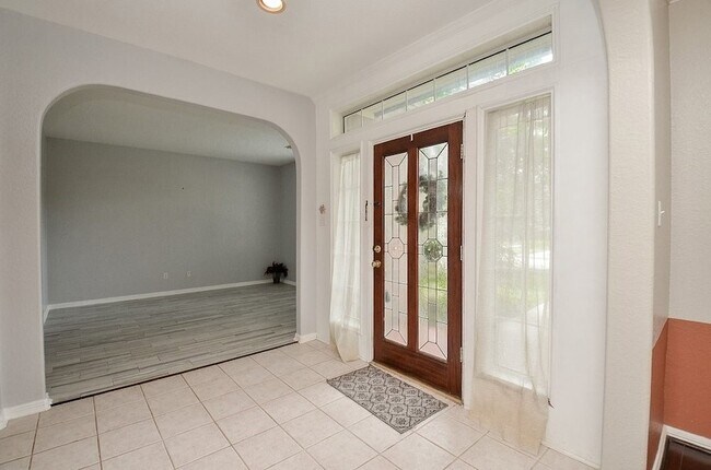Building Photo - 2515 Lansing Cir
