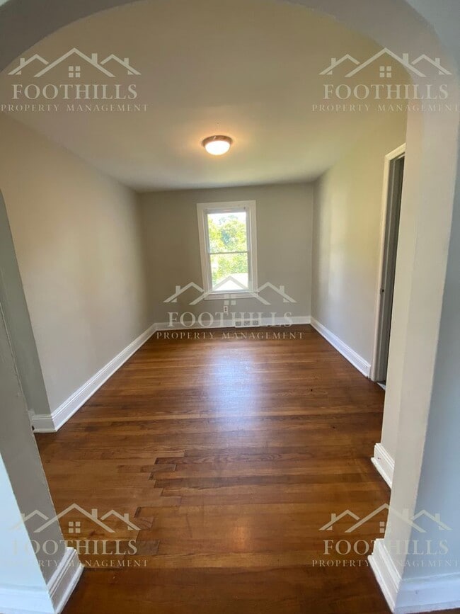 Building Photo - 2-Bed Single-Family Home with Granite Coun...