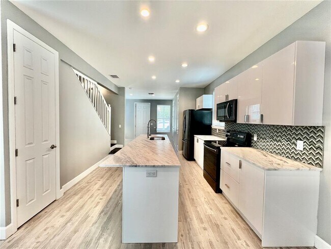 Building Photo - 2213 E 11th Ave