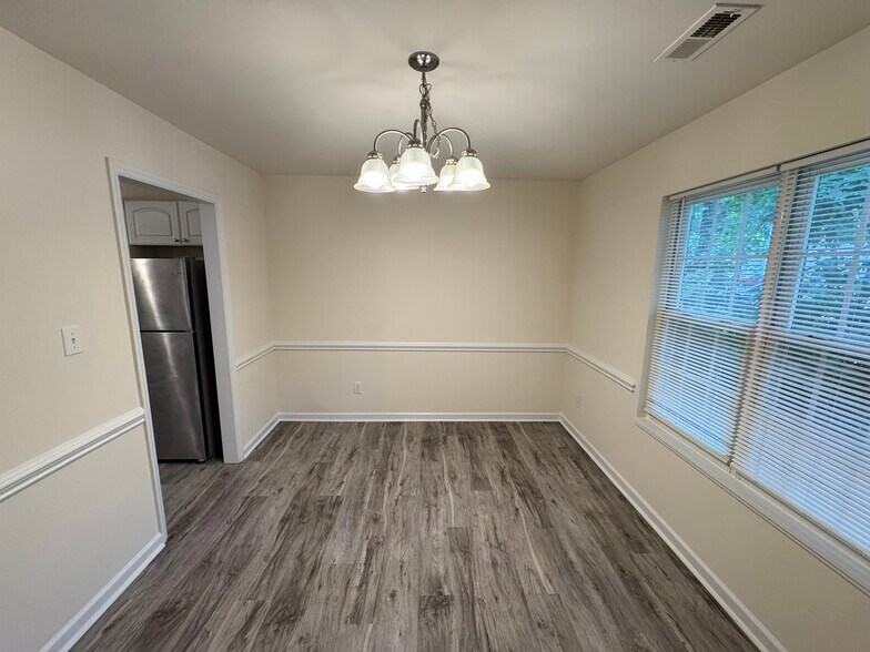 Building Photo - 6610 Cedar Cliff Dr