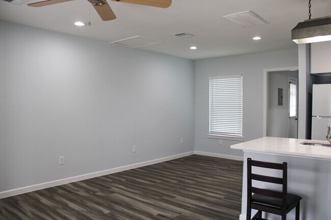 Building Photo - OLMOS PARK TERRACE DUPLEX