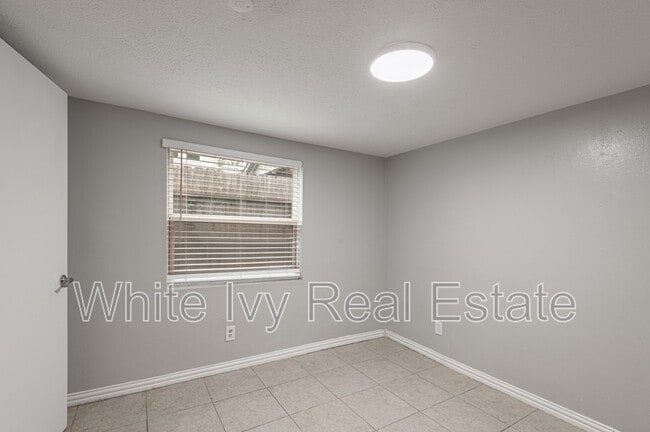 Building Photo - 26620 Primrose Ct