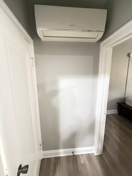 Building Photo - 5842 W Barry Ave