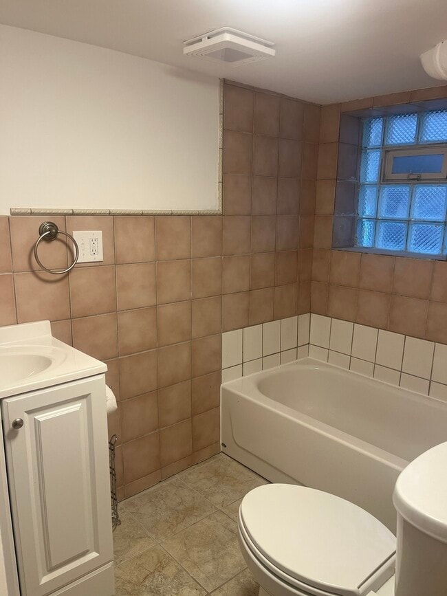 Building Photo - 3129 N St Louis Ave