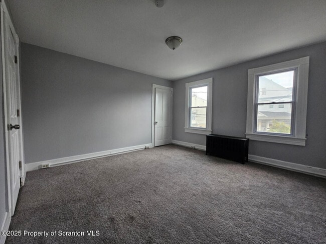 Building Photo - 922 S Webster Ave