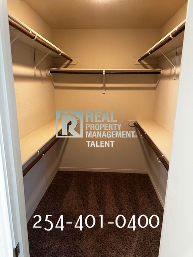 Building Photo - Charming 3-Bedroom, 2.5-Bathroom Duplex in...