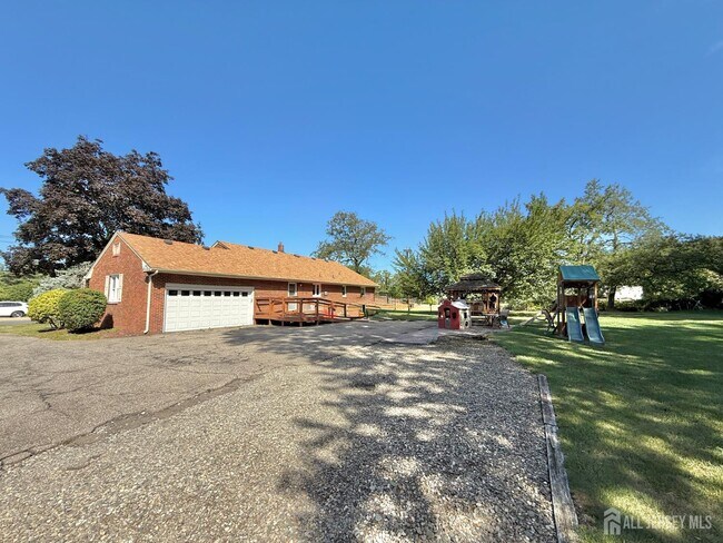 Building Photo - 452 Cranbury Rd