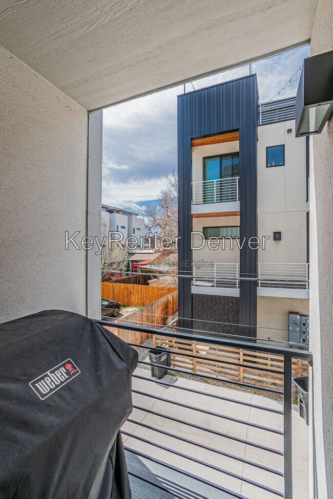 Building Photo - 3245 W 17th Ave