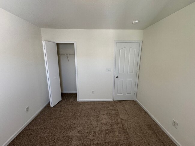 Building Photo - 6718 Sequoia Hills Dr
