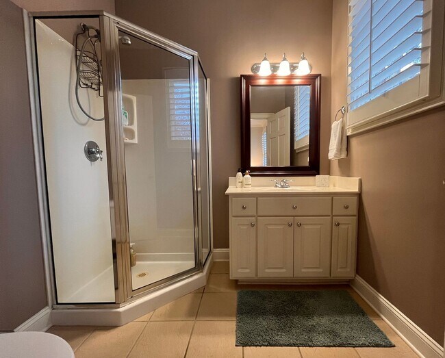 Building Photo - Townhome Available in North Main Community Downtown Greenville!