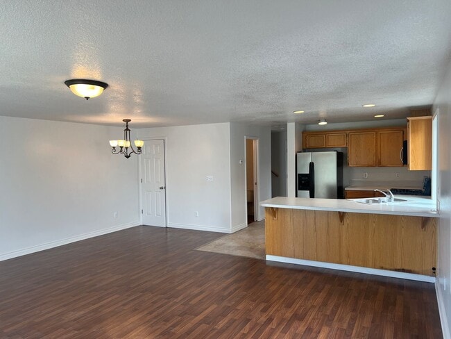 Building Photo - COMING SOON- Spacious Townhouse in Great C...