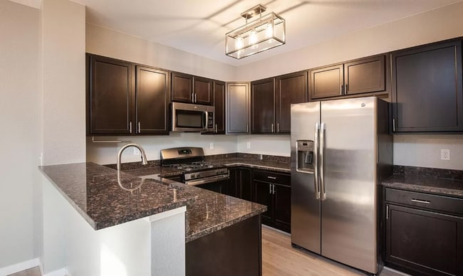 Building Photo - Lovely 2 bedroom, 3 bathroom townhome! Poo...