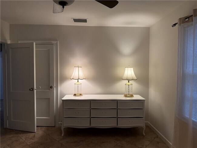 Building Photo - 1837 22nd Ave